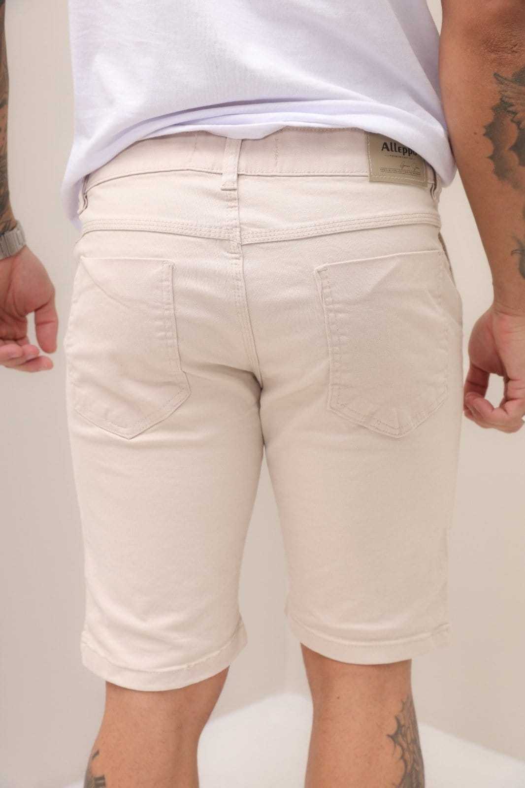 Vista 2 Bermuda Creme Lisa de Sarja Masculina Alleppo Jeans Genebra Alleppo Jeans bege/cáqui