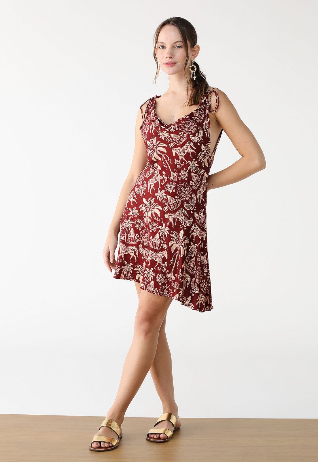 Vista 2 Vestido FARM Curto Haras FARM vinho