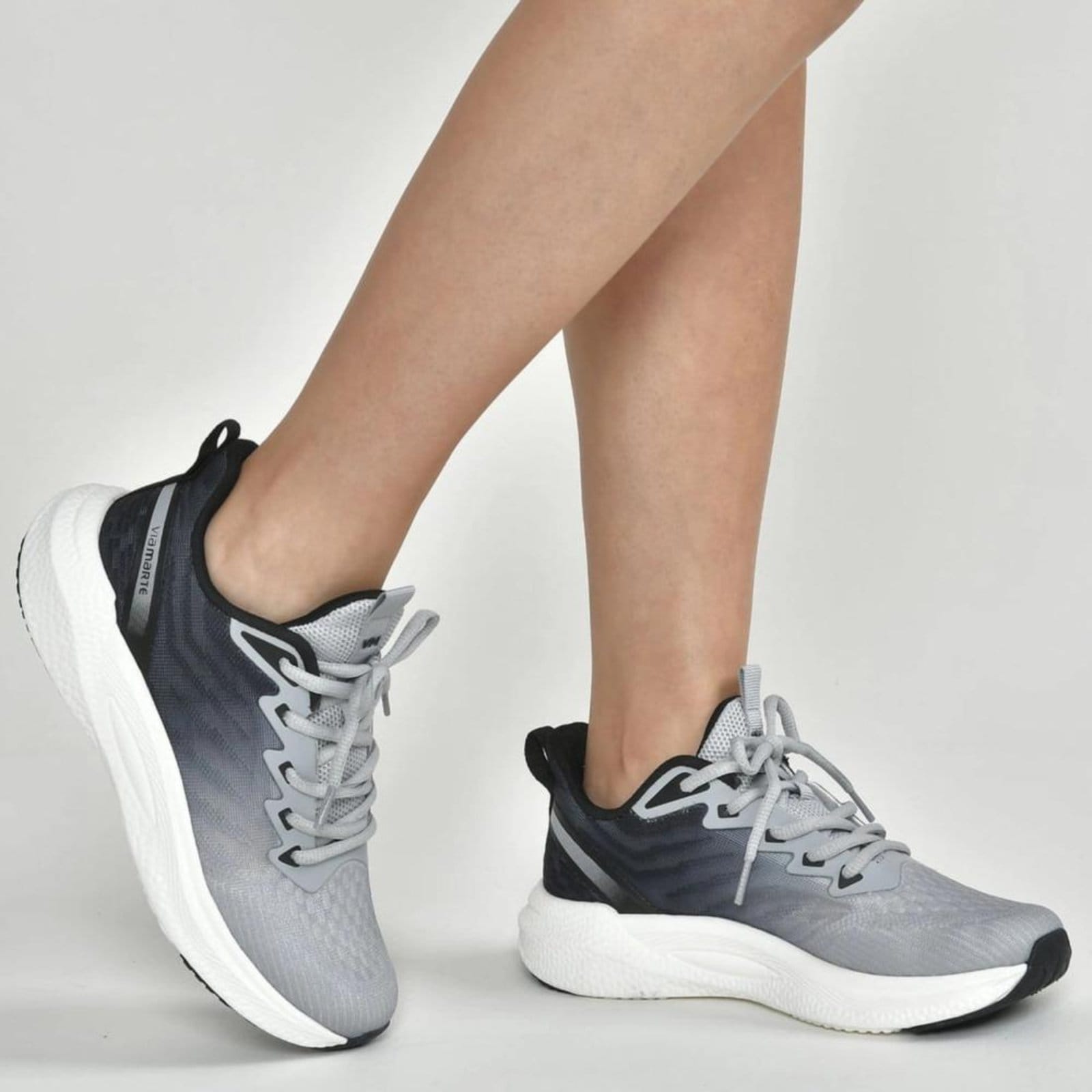 Vista 2 Tênis Via Marte Feminino Esportivo 262-001-01 Preto VIA MARTE incolor