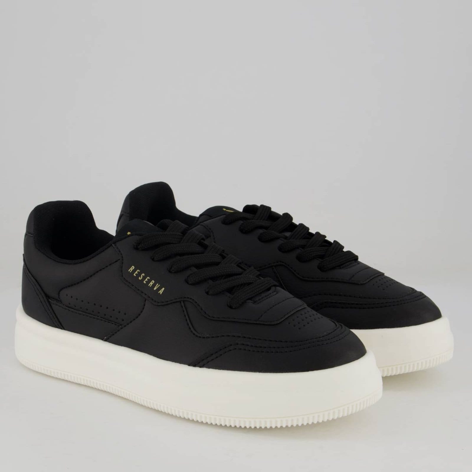 Vista 2 Tênis Reserva Troy e Branco Reserva preto