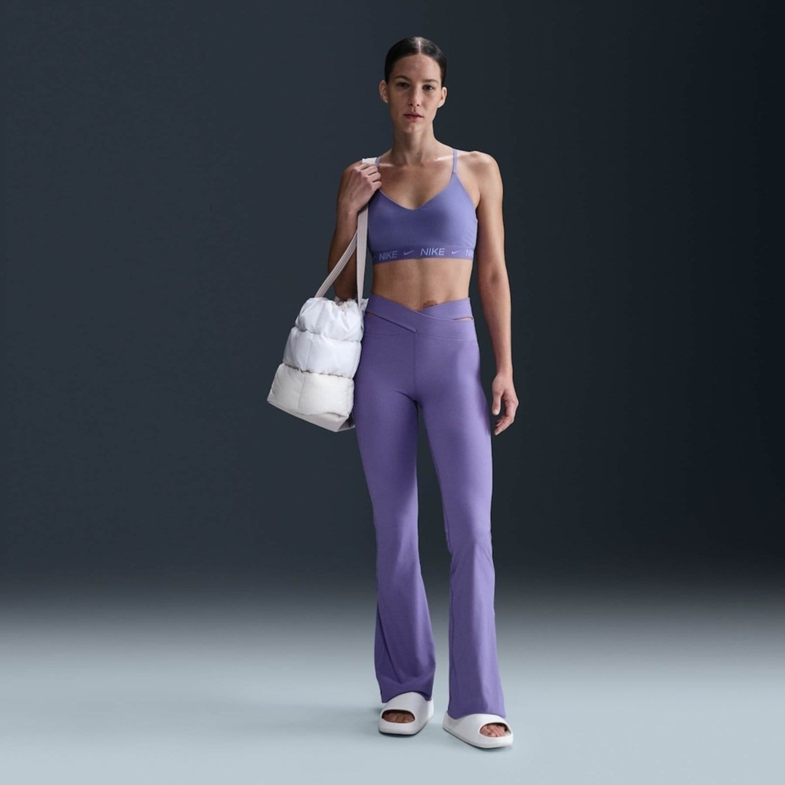 Vista principal Calça Nike Zenvy Flare Feminina Nike Roxo