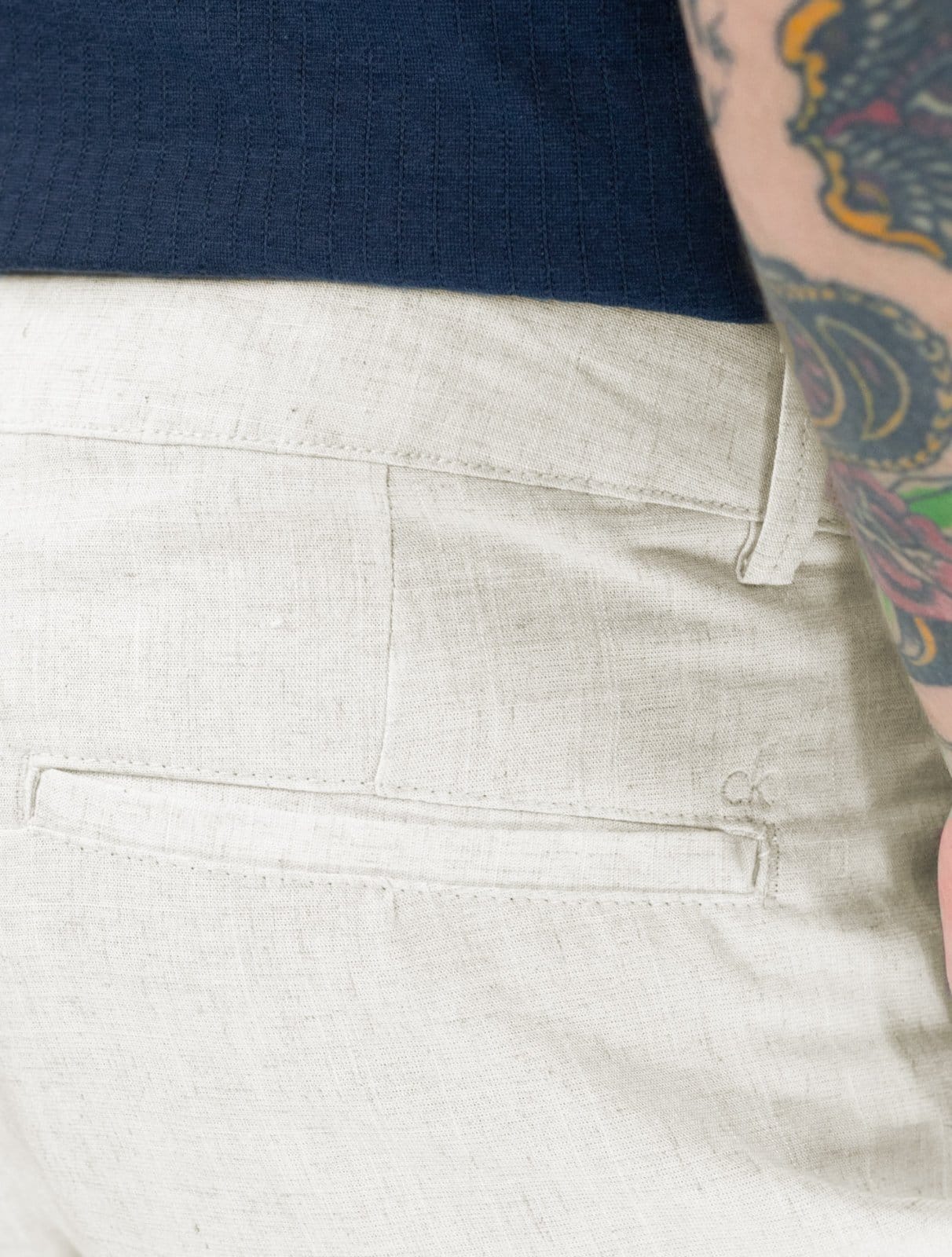 Vista 2 Bermuda Calvin Klein Masculina Linho Flamê Off-White Calvin Klein off-white white