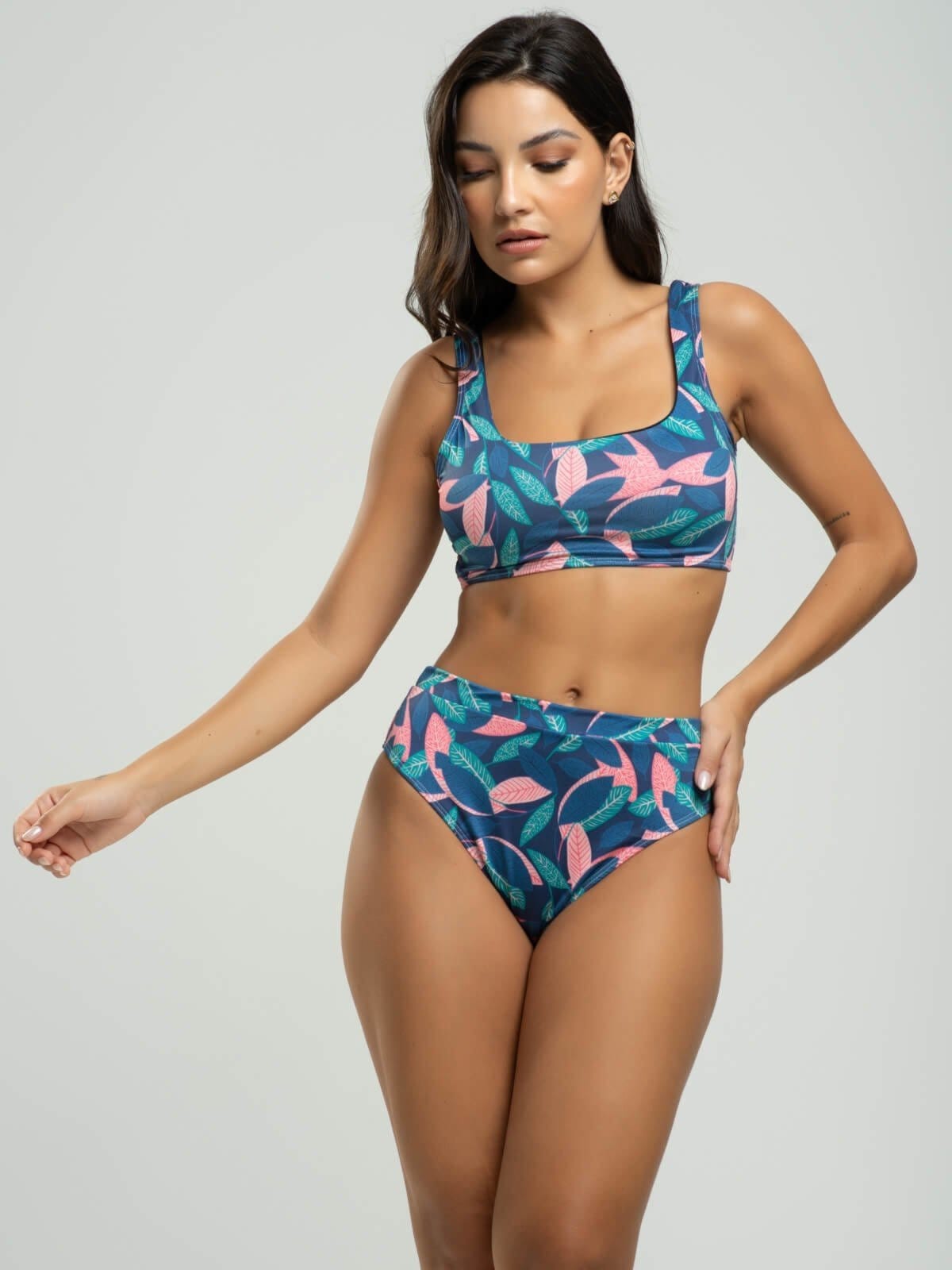Vista 2 Biquini Regata Calcinha Hot Pants Proteção Uv 50+ Vicbela Folha Vicbela azul/azul marinho/estampado/multicolorido
