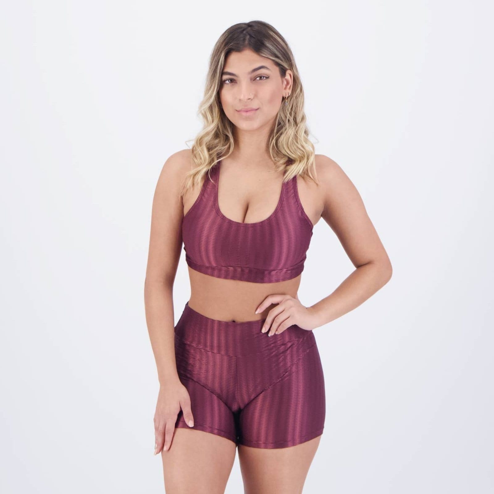 Vista 2 Conjunto Selene Top 3D Com Bojo + Shorts 3D Bordô SELENE vermelho