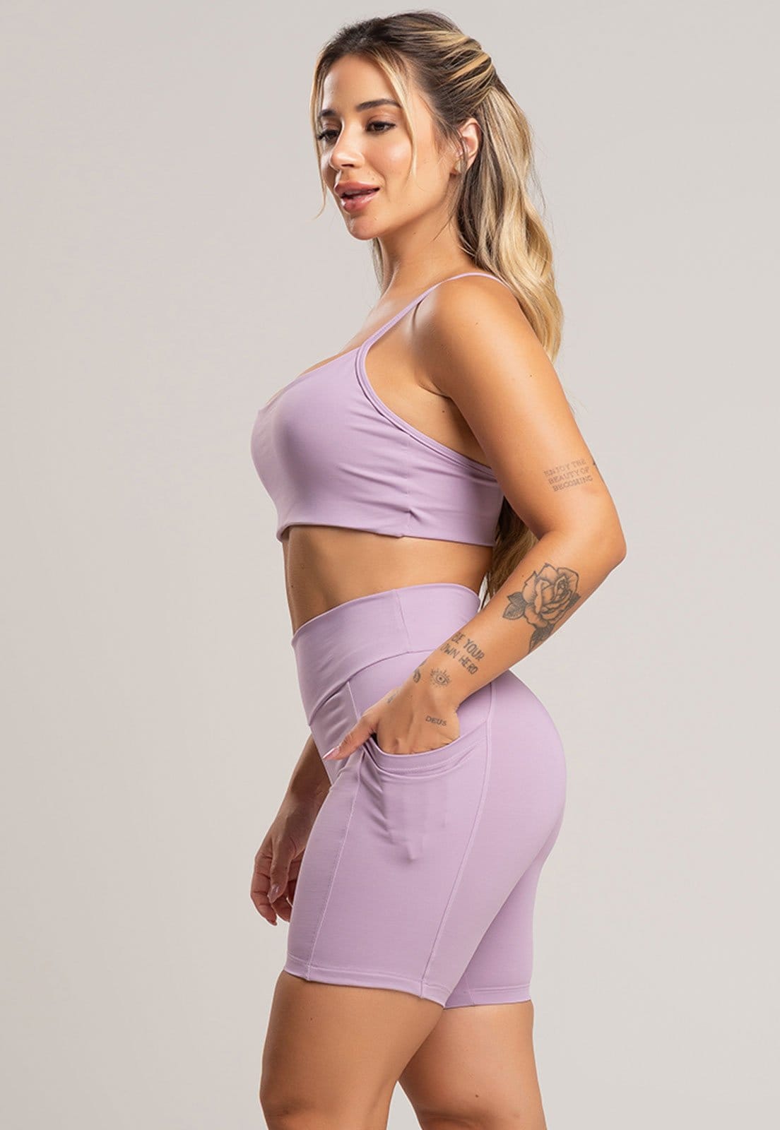 Short Fitness com Bolsos MVB Modas Cintura Alta Feminina Poliamida Academia Lavanda