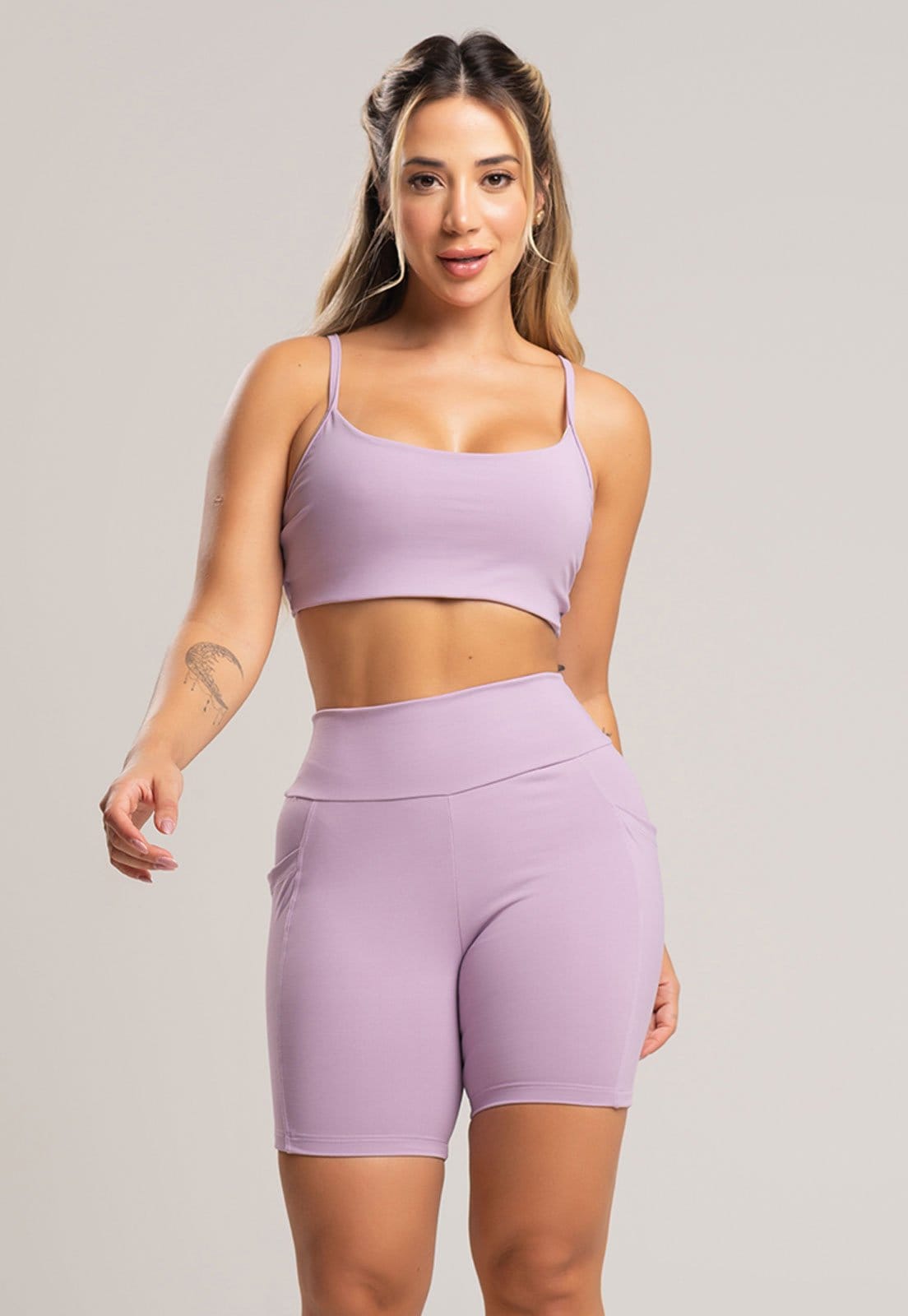 Vista 2 Short Fitness com Bolsos MVB Modas Cintura Alta Feminina Poliamida Academia Lavanda Mvb Modas lilás lavanda
