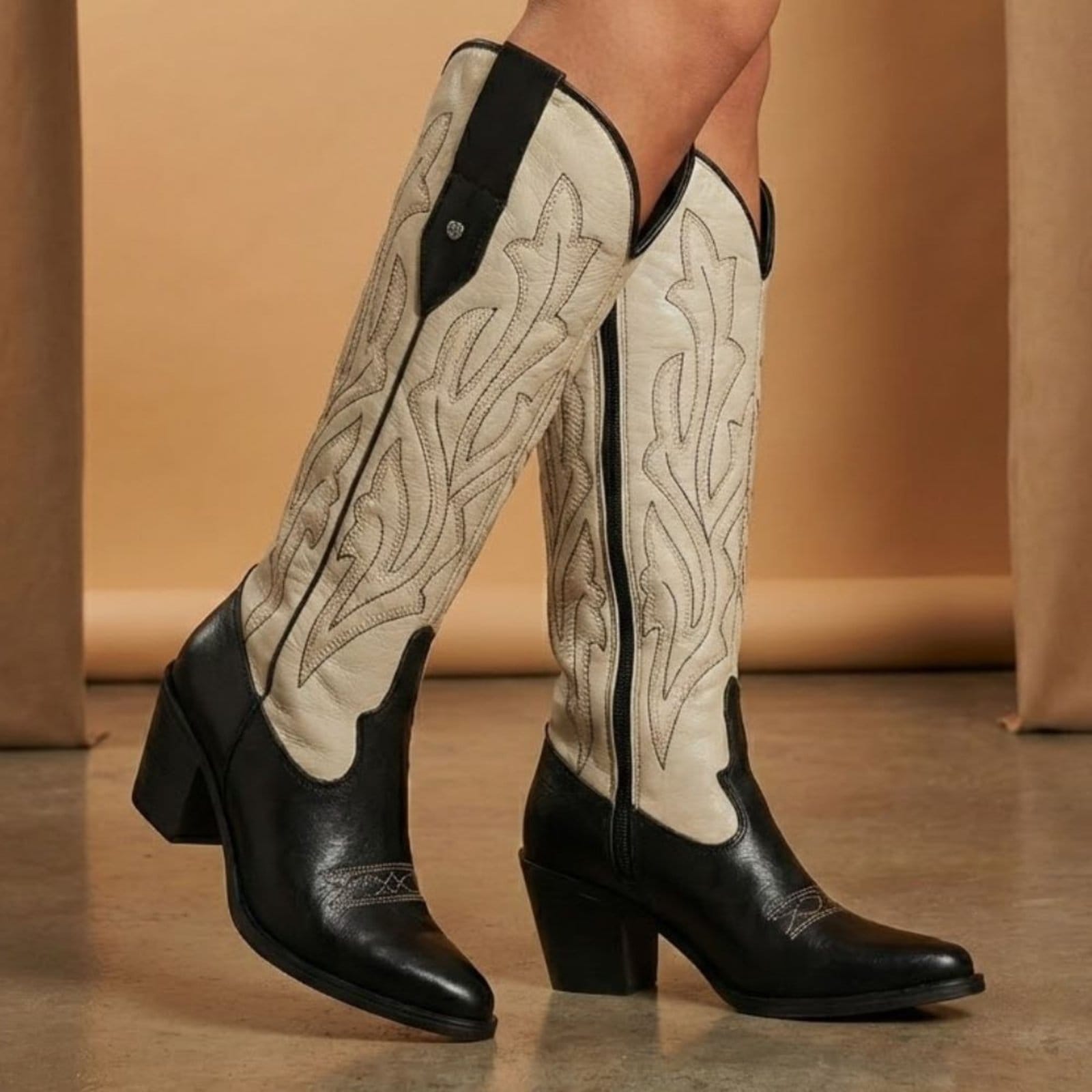 Vista 2 Bota New Western Couro cristal - NWE013 Perlatto preto