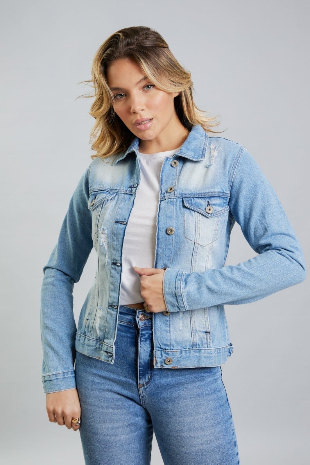 Jaqueta Jeans Feminina Destroyed Com Bolso Lemier Collection