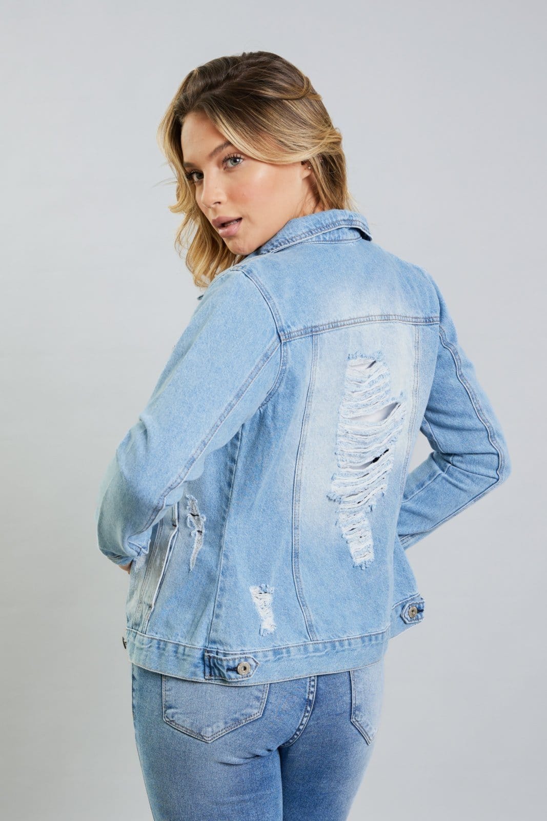 Vista 2 Jaqueta Jeans Feminina Destroyed Com Bolso Lemier Collection LEMIER azul