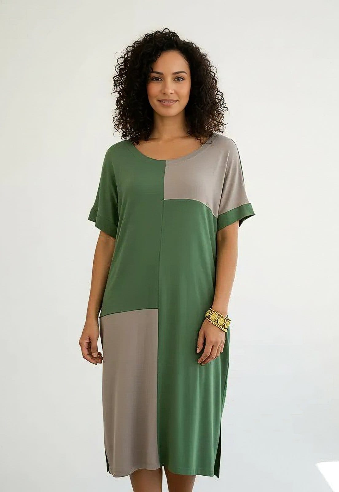 Vista principal Vestido CabanaFee Terra Serena Midi Plus Mata e Areia Mineral Cabanafree verde