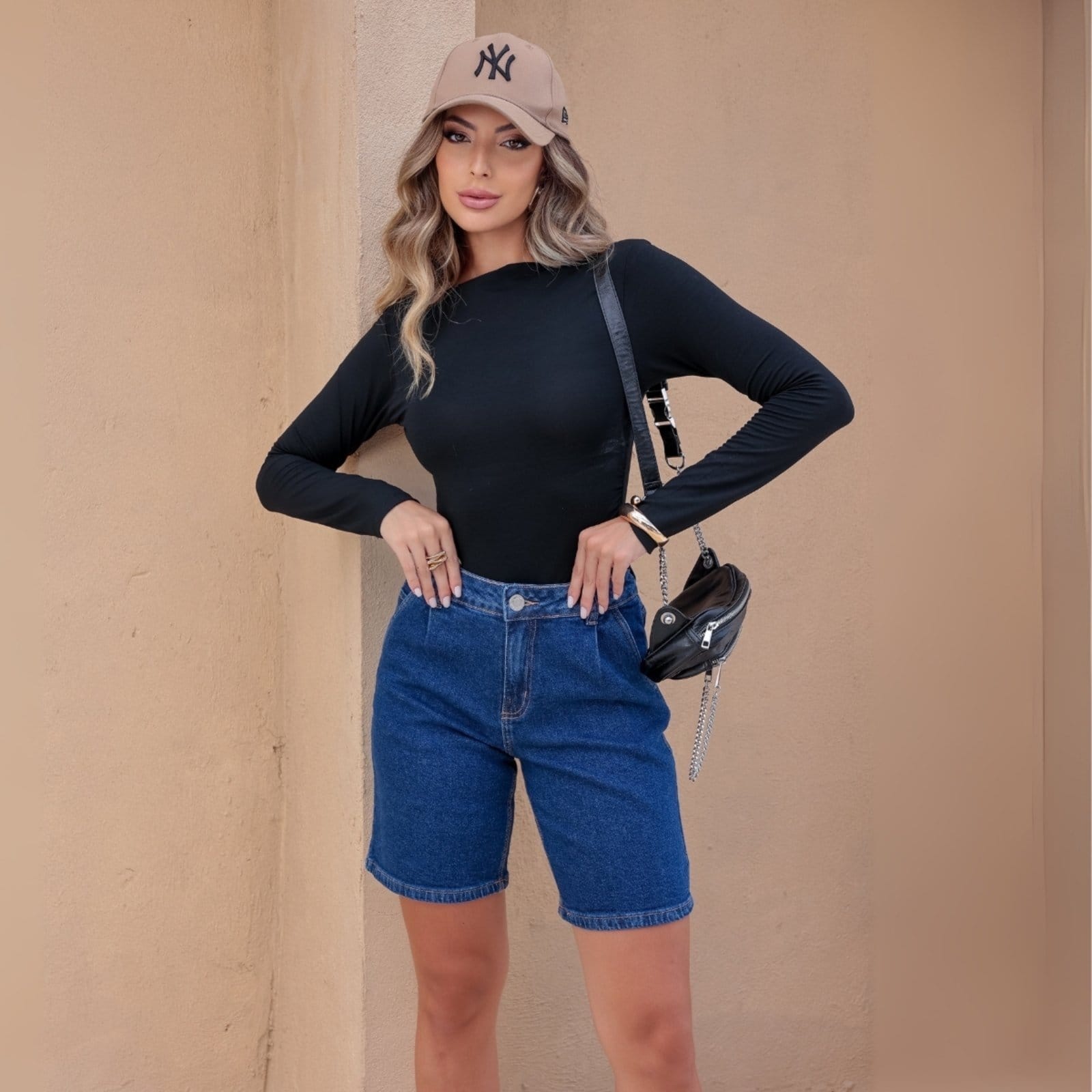 Vista 2 Bermuda Jeans Cintura Alta Com Pregas Feminina Revanche Kildare Revanche unico