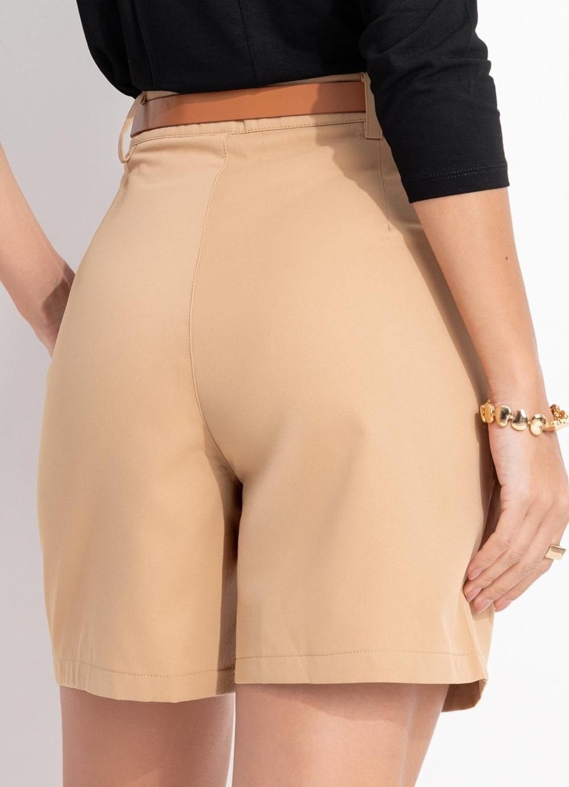 Vista 2 Bermuda Em Algodão Com Poliéster Acompanha Cinto Cáqui Quintess bege