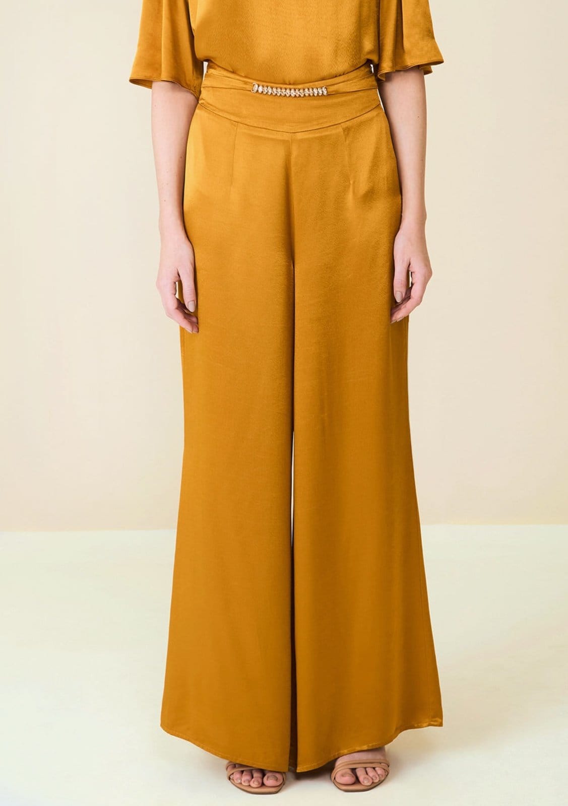 Vista 2 Calça Maria Valentina Pantalona Cós Alto Com Metal Maria Valentina dourado