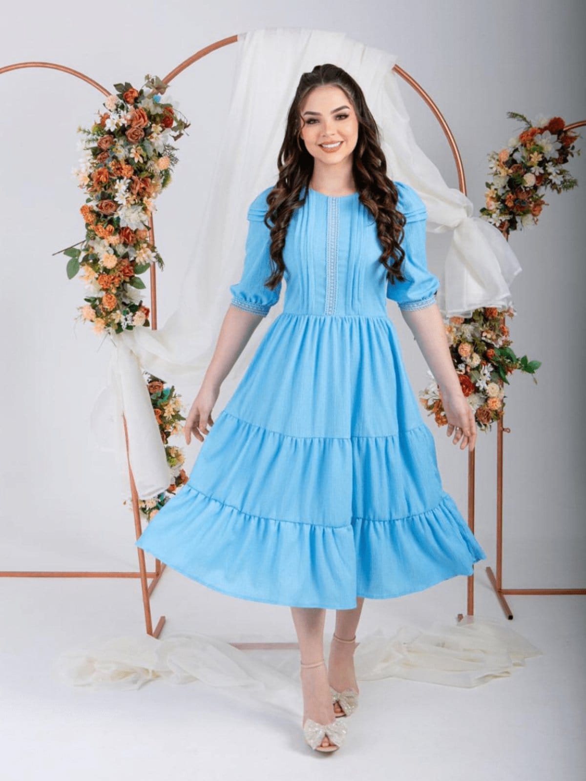 Vista principal Vestidos Midi Elegante Festa Convidada com Manga e Guipir Azul Sarah Cristina Brand amarelo azul