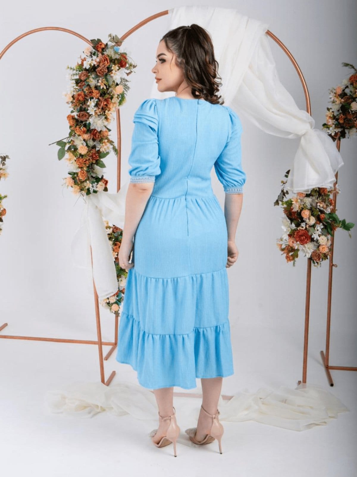 Vista 2 Vestidos Midi Elegante Festa Convidada com Manga e Guipir Azul Sarah Cristina Brand amarelo azul