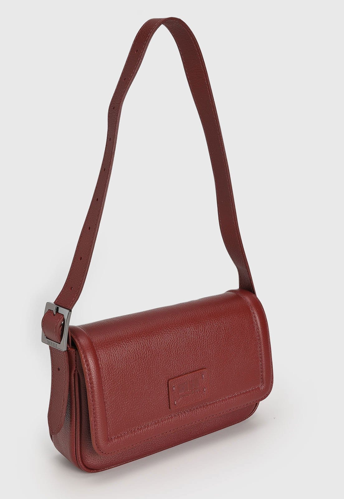 Vista 2 Bolsa Tiracolo Santa Lolla em Couro Logo Bordô Santa Lolla vinho