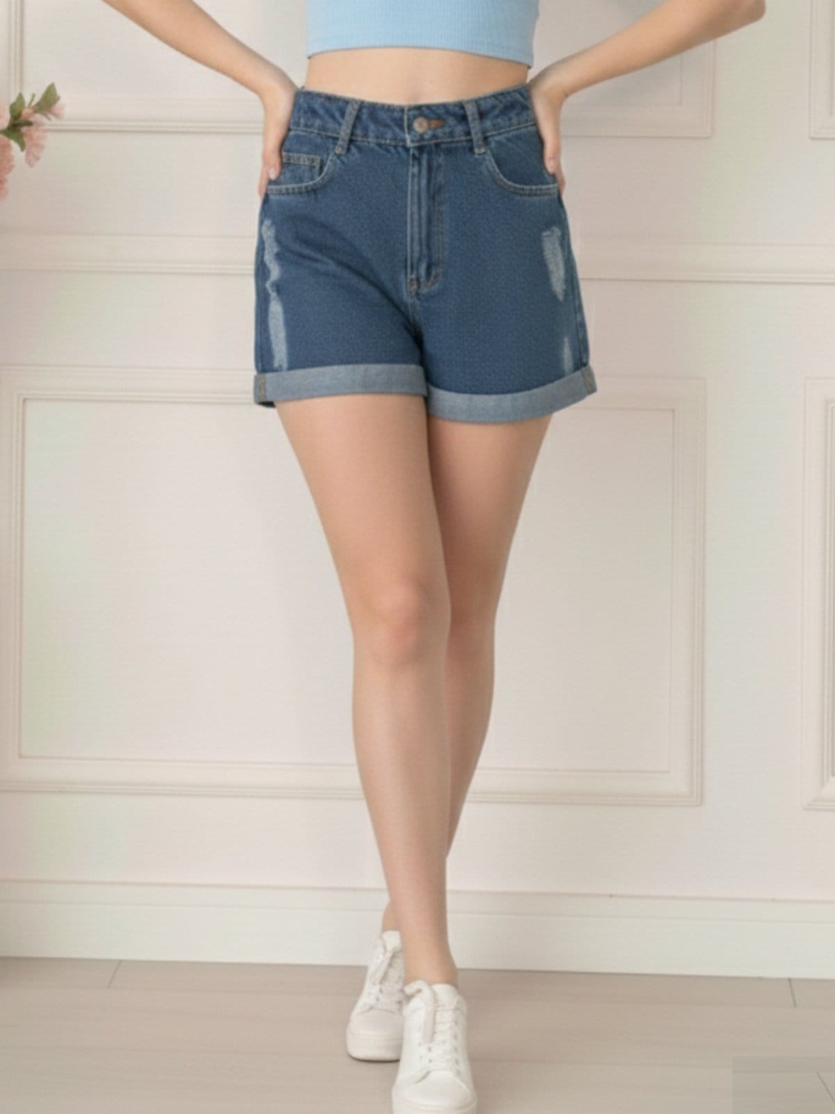 Shorts Jeans Feminino Cintura Alta Barra Dobrada Detalhes Modernos