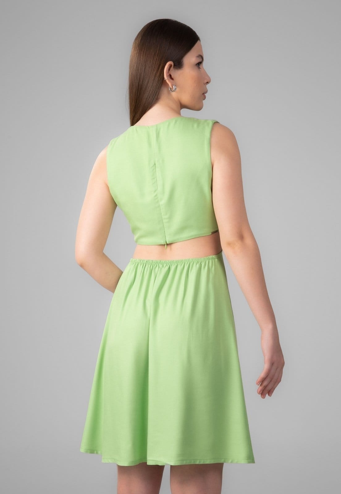 Vista 2 Vestido Viscose Traymon Com Recortes Pistache Traymon verde