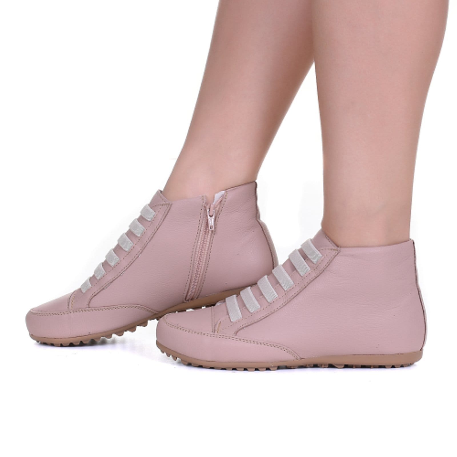 Vista 2 Bota Feminina de Couro Cano Curto Sem Salto ROMEU E JULIETA SHOES nude