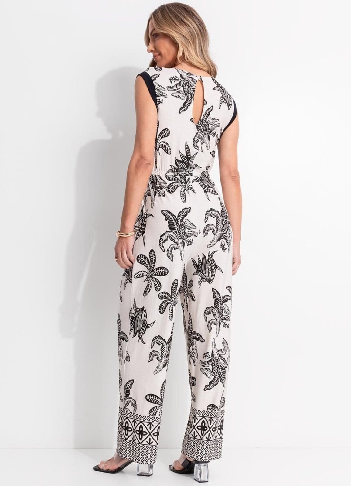 Vista 2 Macacão Em Malha De Viscose Folhagem Barrada Quintess bege