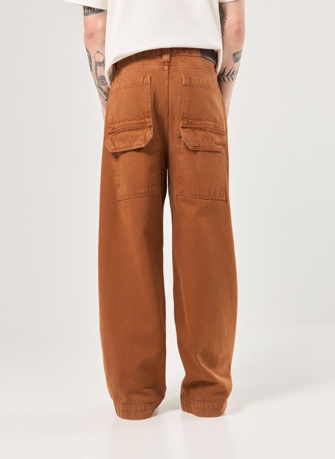 Vista 2 Calça Oversized Em Sarja Youcom marrom