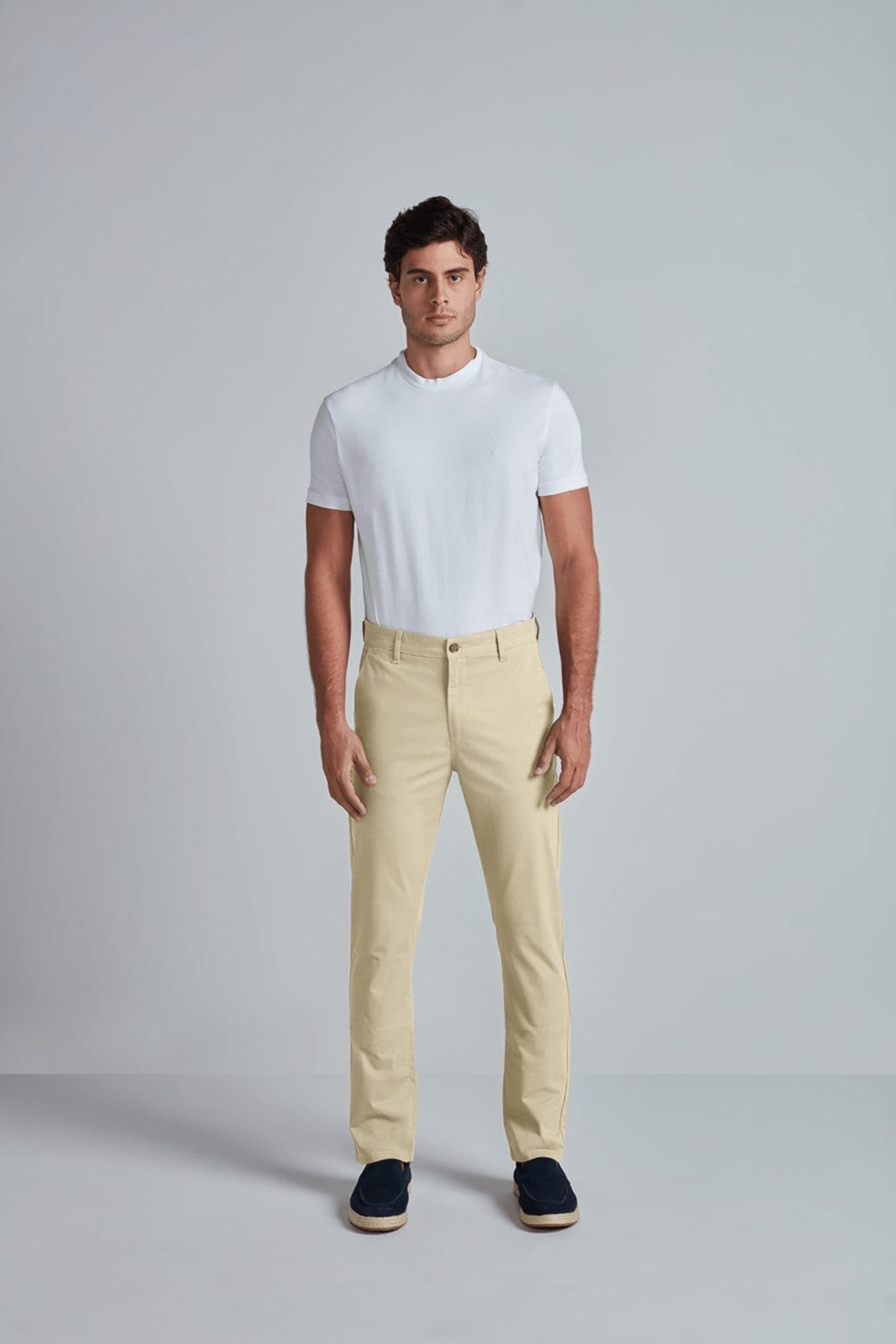 Vista 2 HIGHSTIL Calça Chino Slim Fit Areia HIGHSTIL bege