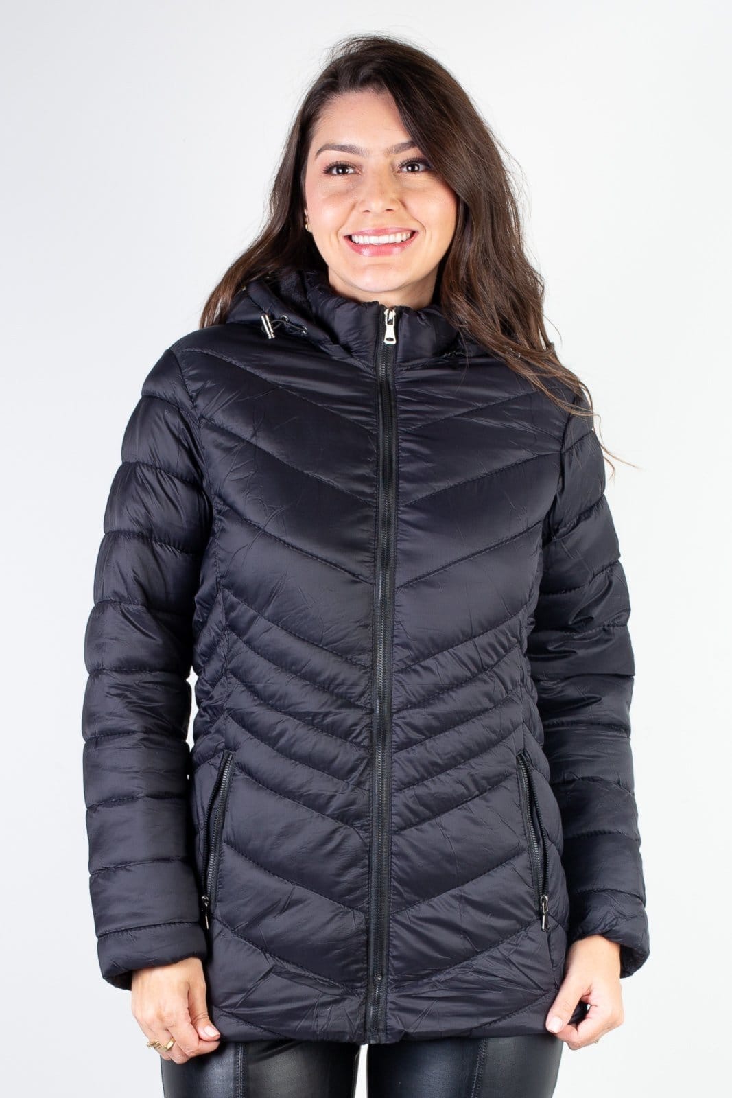 Vista principal Jaqueta feminina de nylon alongada com capuz 80236 Enluaze preto