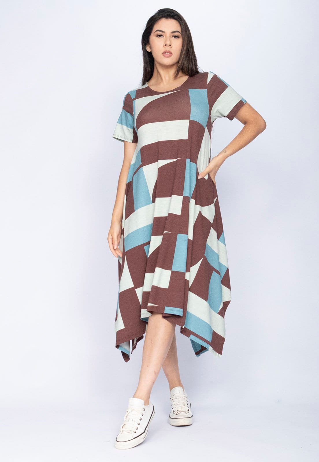 Vista 2 Vestido CabanaFree Saruel Malha Manga Curta com fendas nas laterais Estampa Santa Rosa do Tocantins Cabanafree azul/estampado rosa