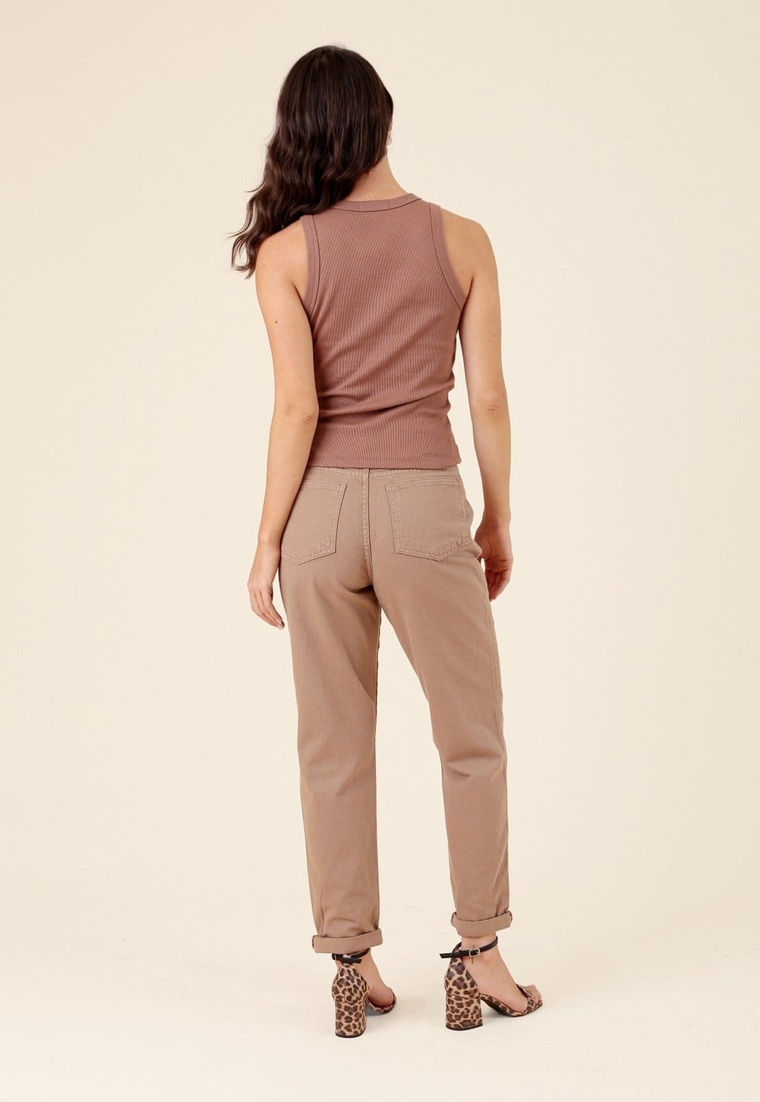 Vista 2 Calça Mom Pop Me Em Sarja Com Cinto Caqui Pop Me bege caqui