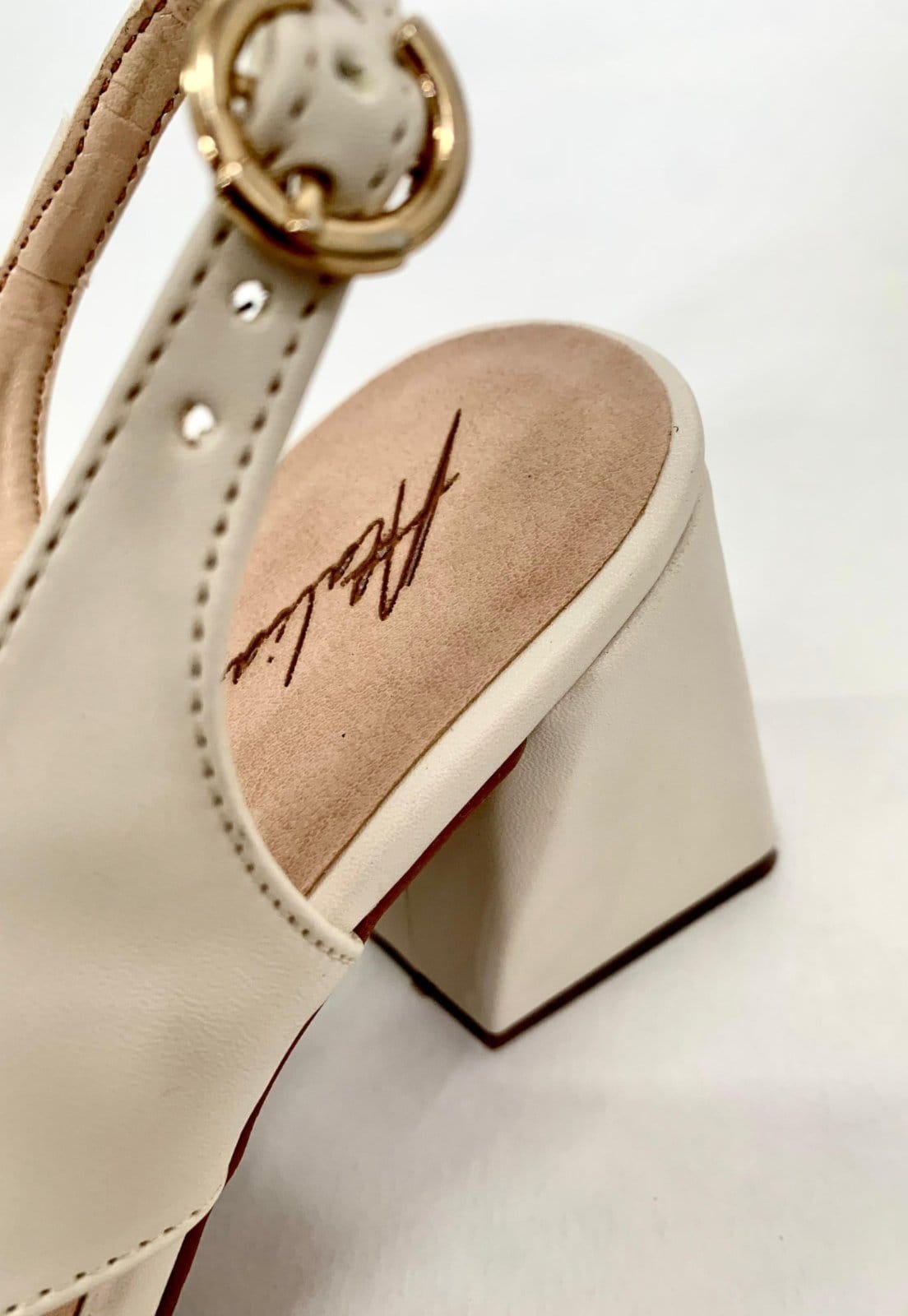 Vista 2 Sandália Salto Geométrico Feminina Atalia Shoes Napa Off White Slingback Tendência 2025 Atalia Shoes off-white white