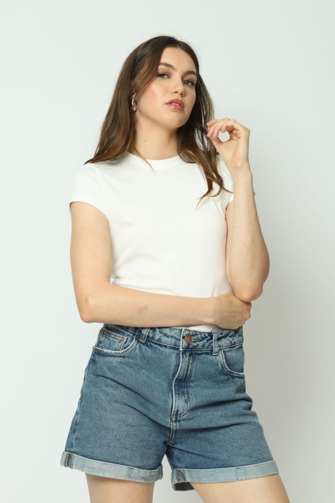 Vista 2 Shorts Jeans Mom Barra Virada Jeans Médio Gazzy azul