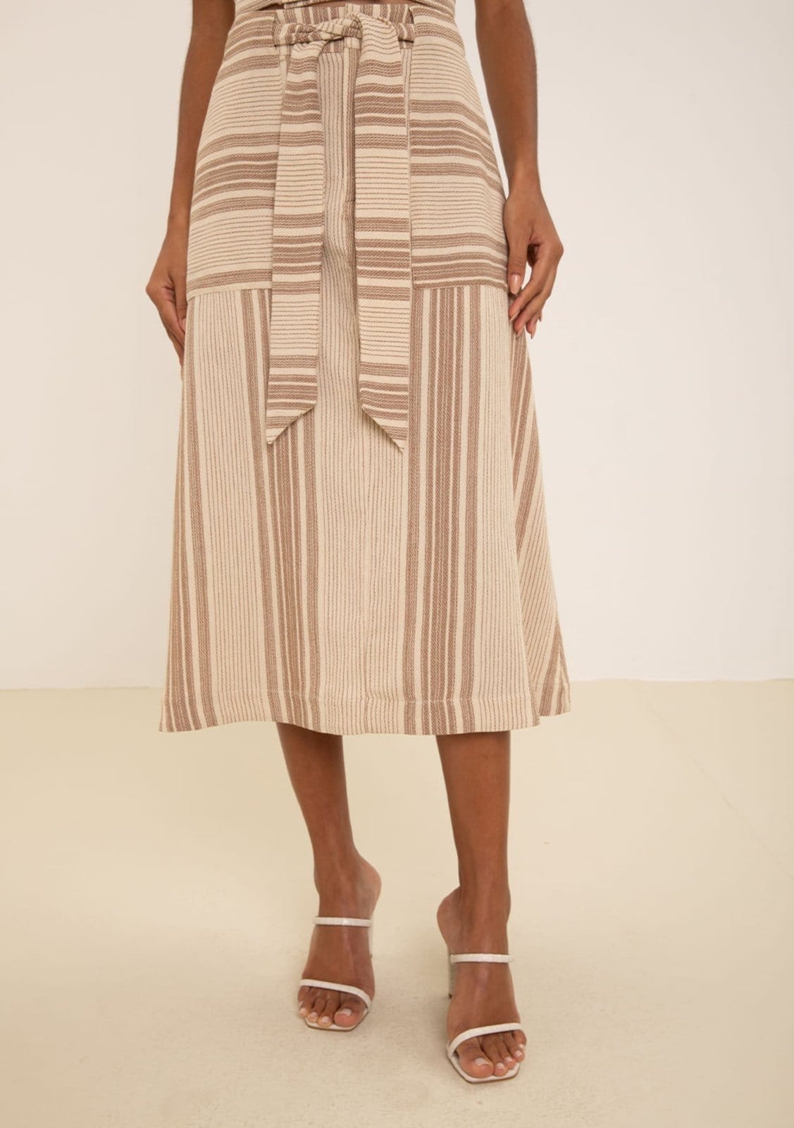 Vista 2 Saia Maria Valentina Lápis Alta Midi Maria Valentina preto