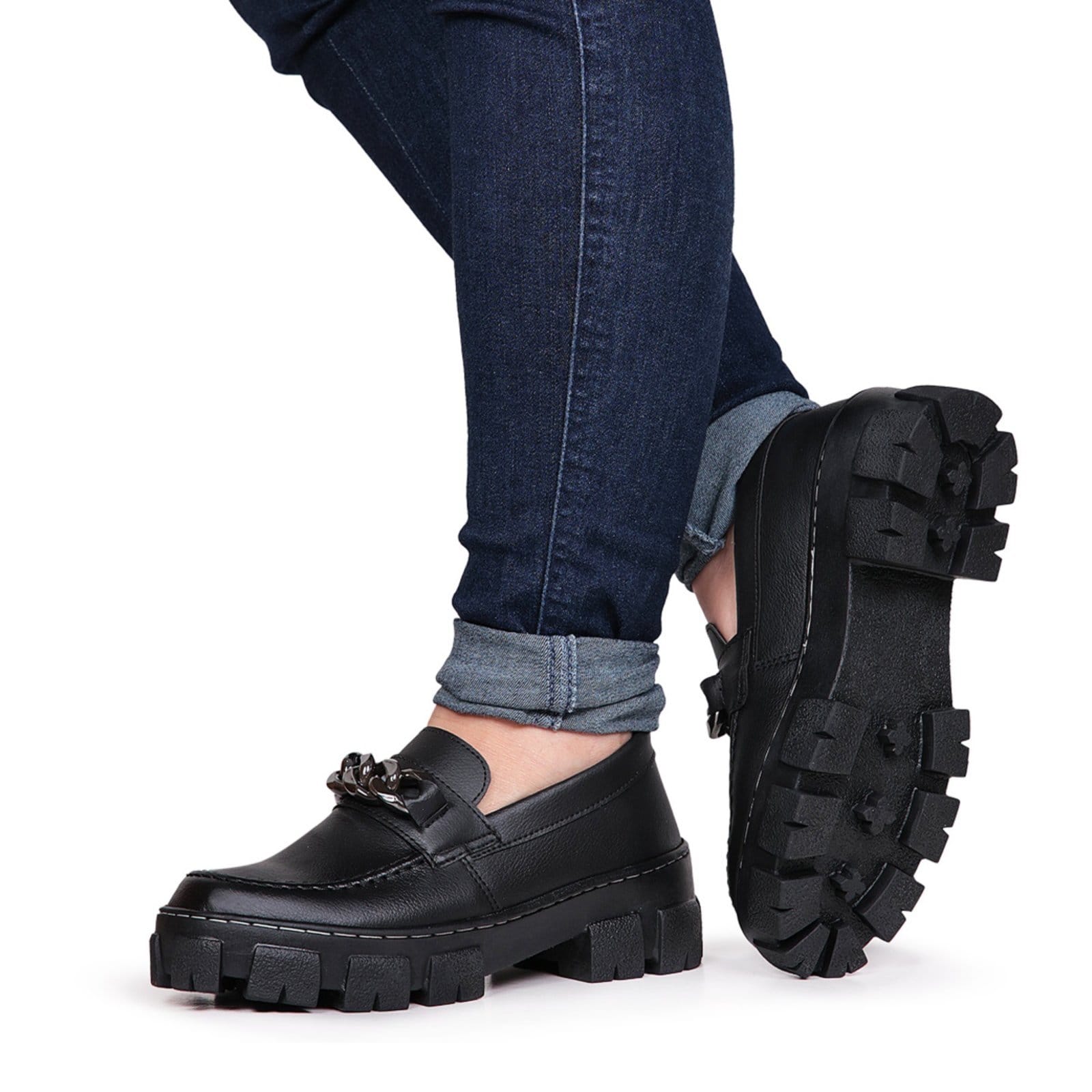 Vista principal Sapato Mocassim Tratorado Oxford Feminino Fivela Bia Ramos preto