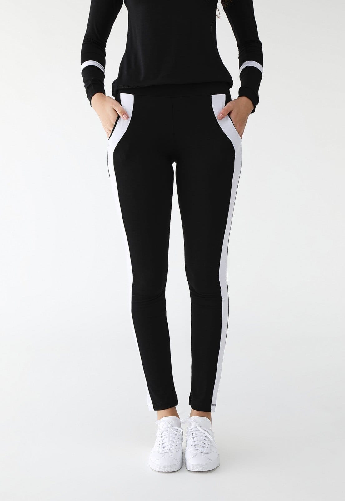 Vista 2 Conjunto Viscolycra Maria Paes Calça e Blusa Manga Longa e Maria Paes branco/preto