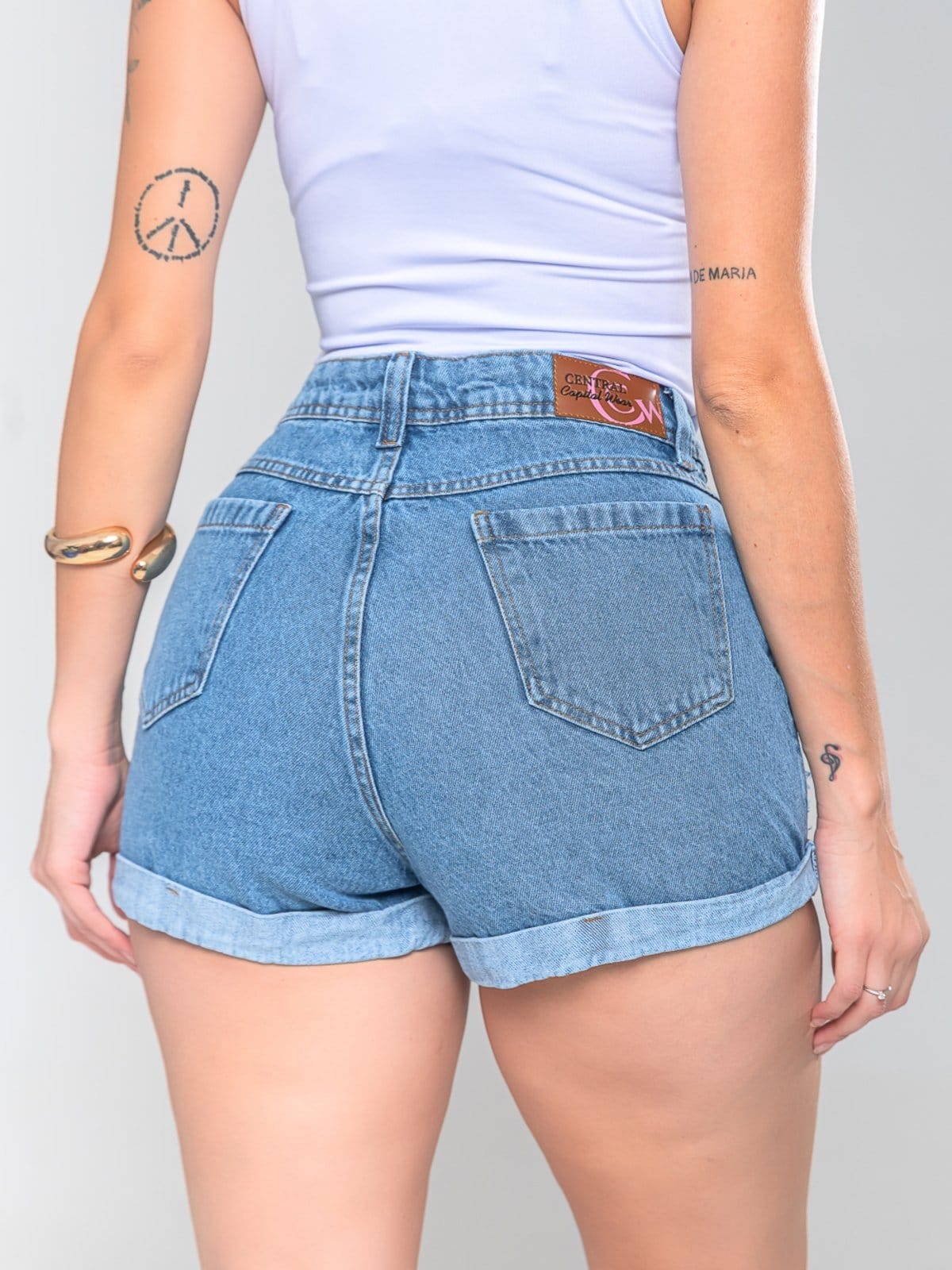 Vista 2 Shorts Feminino KOVALI Desfiado com Barra Dobrada Conforto e Estilo Casual KOVALI FASHION STORE azul/jeans