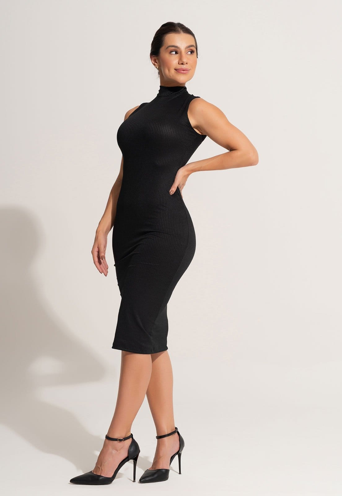 Vestido Midi Canelado Gola Alta