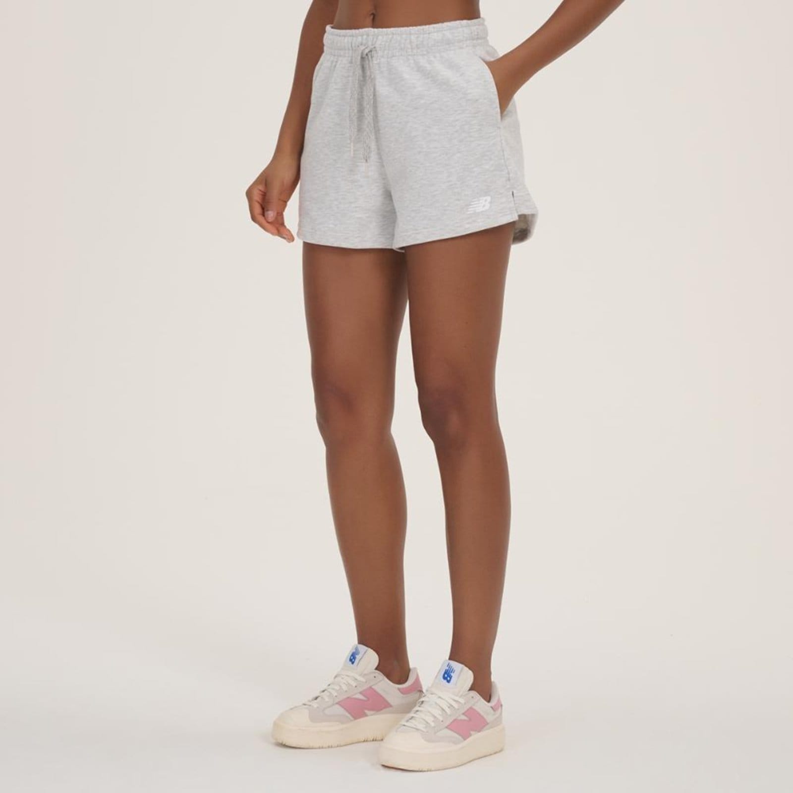 Vista 2 Shorts Essentials Feminino New Balance incolor