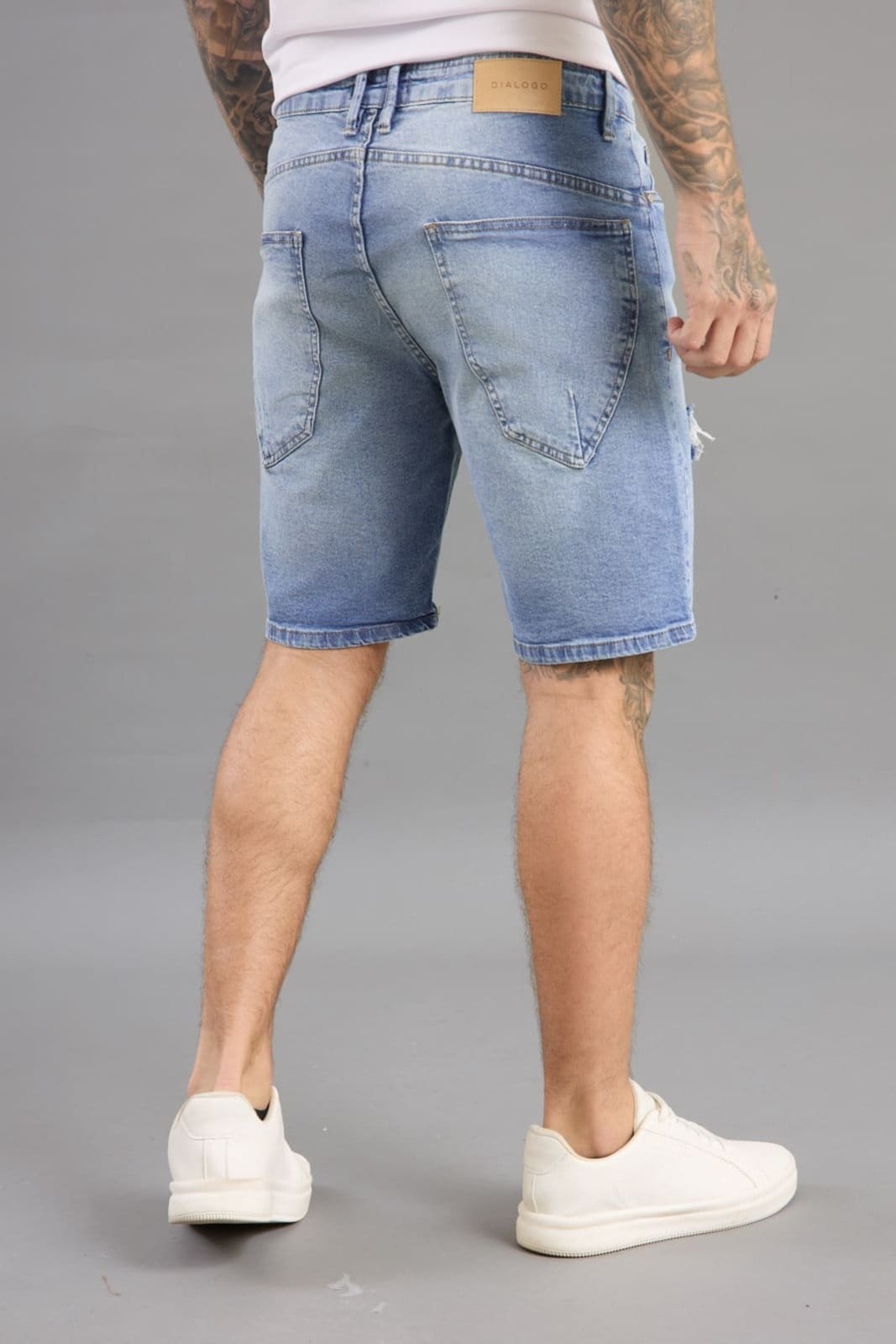 Vista 2 Bermuda Jeans Masculina Slim Fit Com Rasgos Dialogo Jeans DIALOGO azul