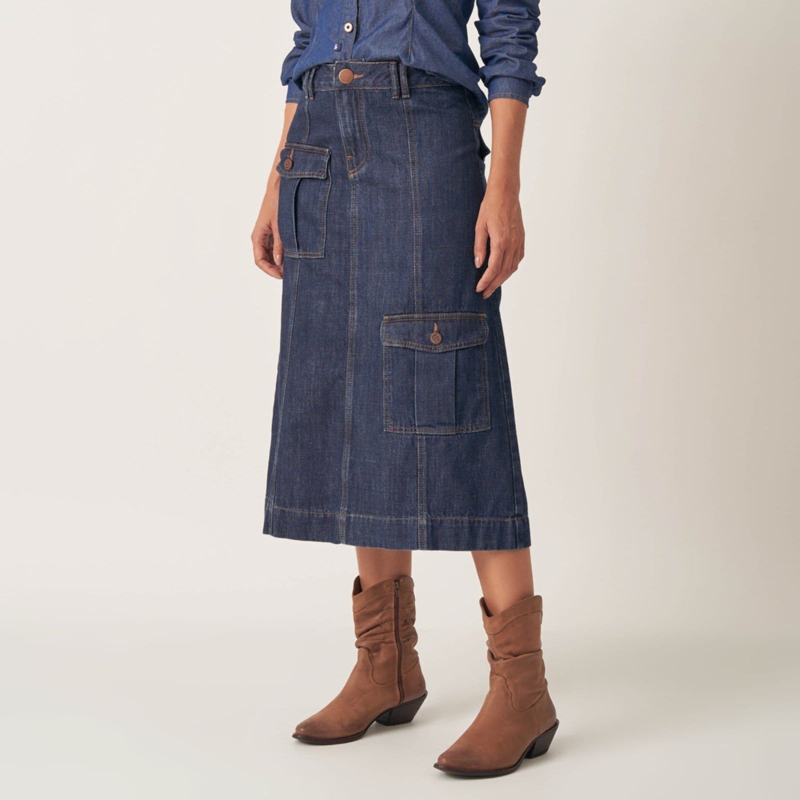 Vista principal Saia Jeans Midi Bolso Cargo Frontal Bloom azul marinho