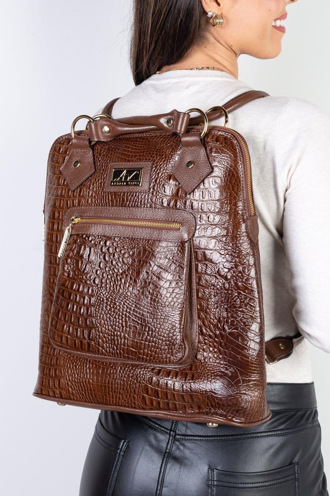 Vista 2 Bolsa mochila de couro croco Lívia - Whisky Andrea Vinci preto