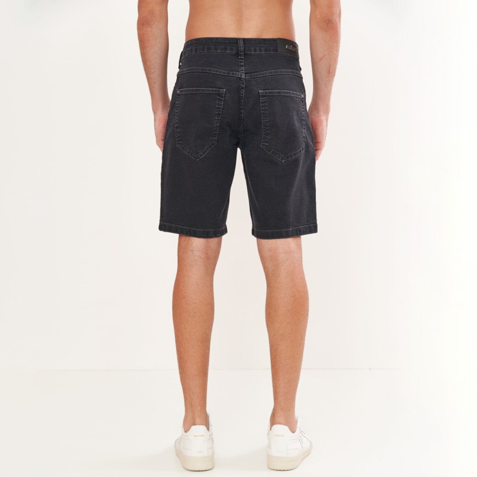 Vista 2 Bermuda Jeans Colcci Davi Pr26 Masculino Colcci preto