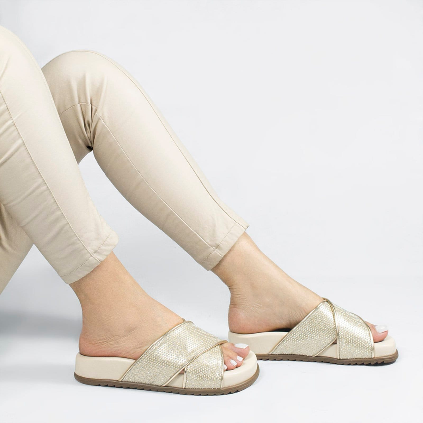 Vista 2 Sandália Papete Zatta Tiras Cruzadas Amora Dourada ZATTA dourado