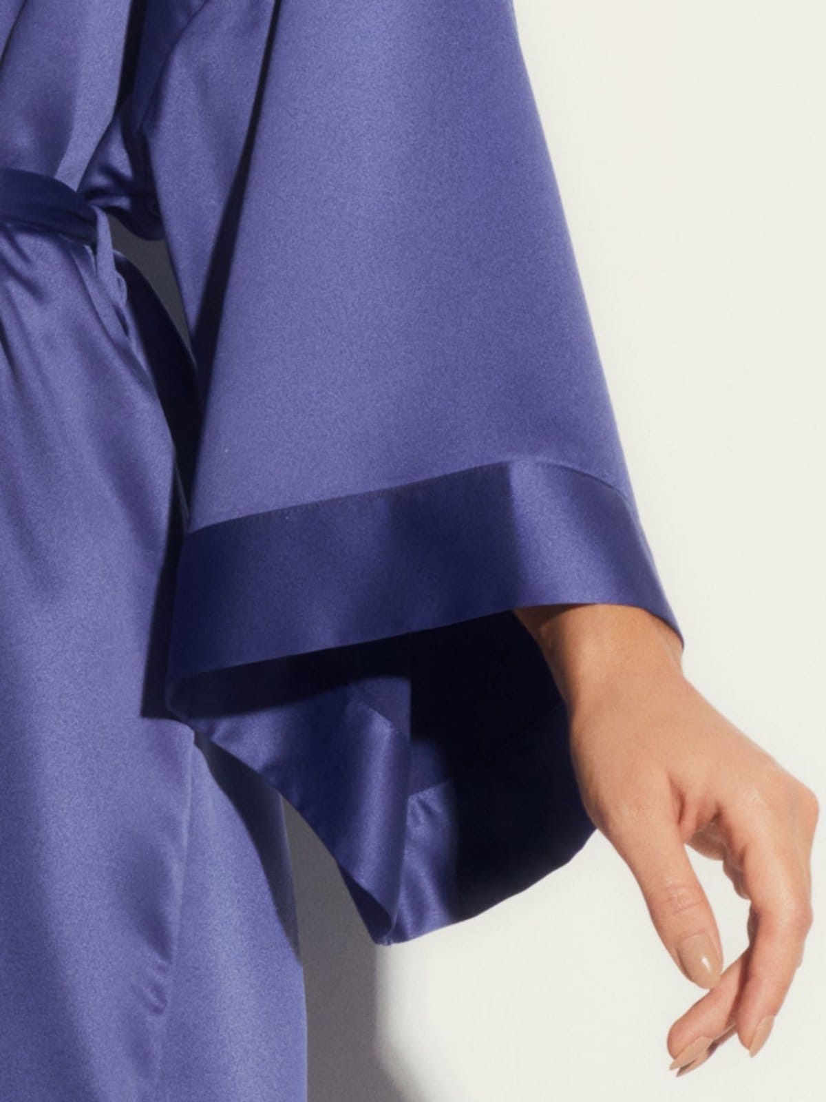 Vista 2 Robe Curto Manga Longa Cetim Bella Luna Medieval Blue Loungerie incolor blue