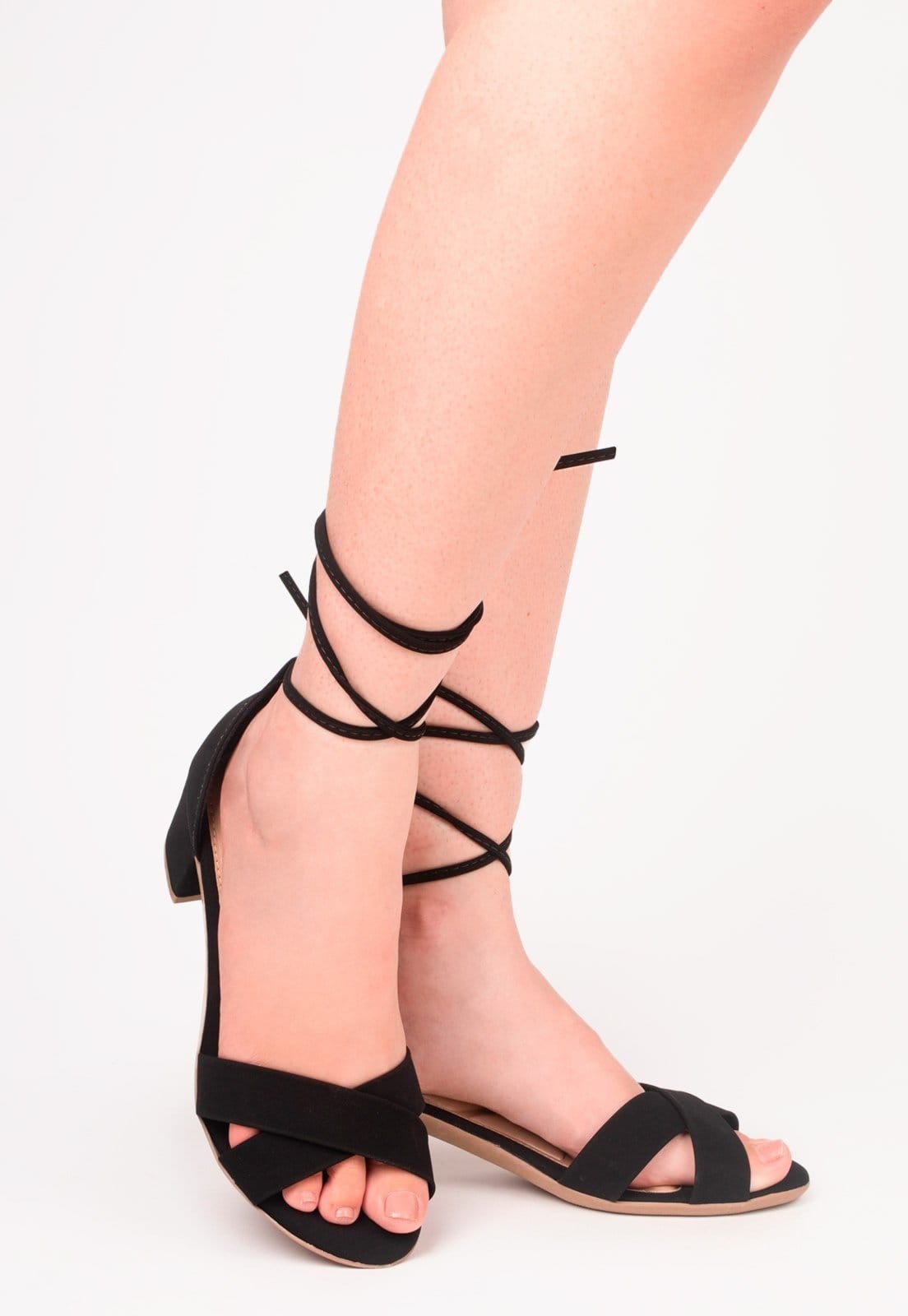 Vista 2 Sandália Feminina Salto Bloco Grosso Quadrado Baixo Tira Cruzada Amarração Nobuck TAKATA BY RAFAEL TAKATA preto