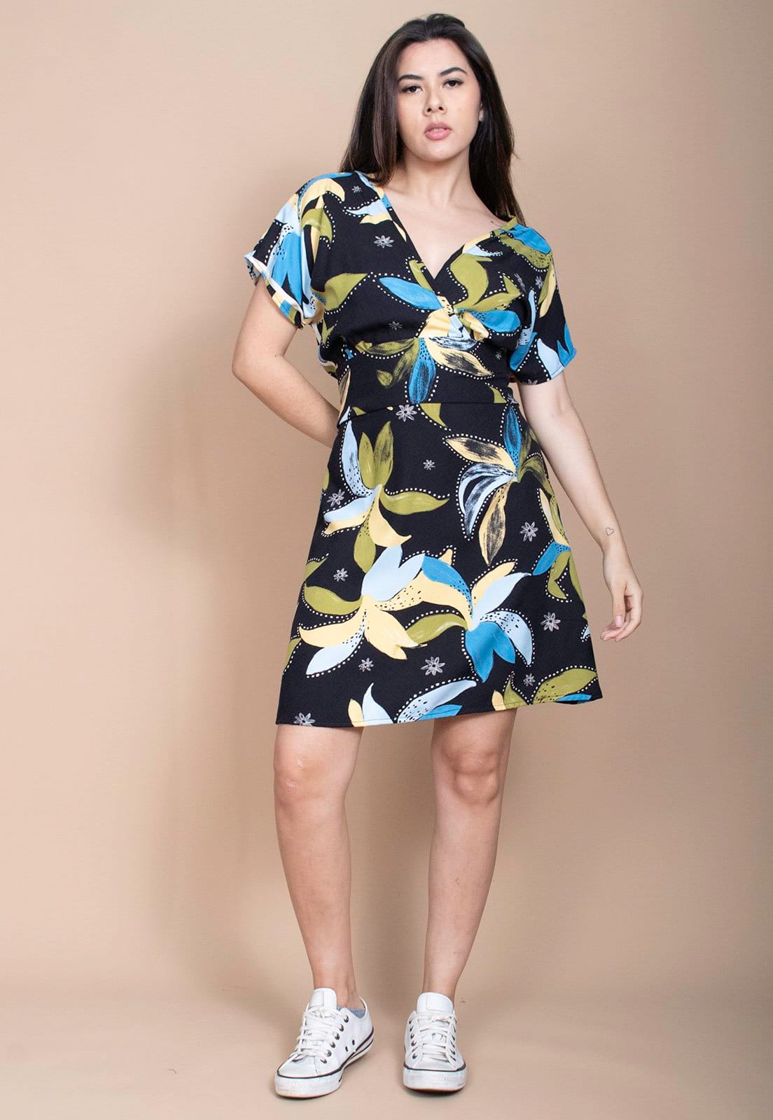 Vista 2 Vestido Cabanafree Curto Viscose Elastex nas Costas Estampa Jardim Noturno Cabanafree azul/estampado/verde