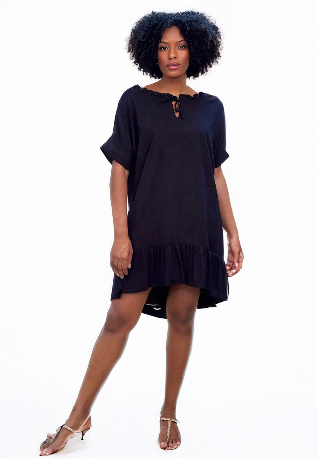 Vista 2 Vestido Amazonia Vital curto amplo gola princesa Amazonia Vital preto