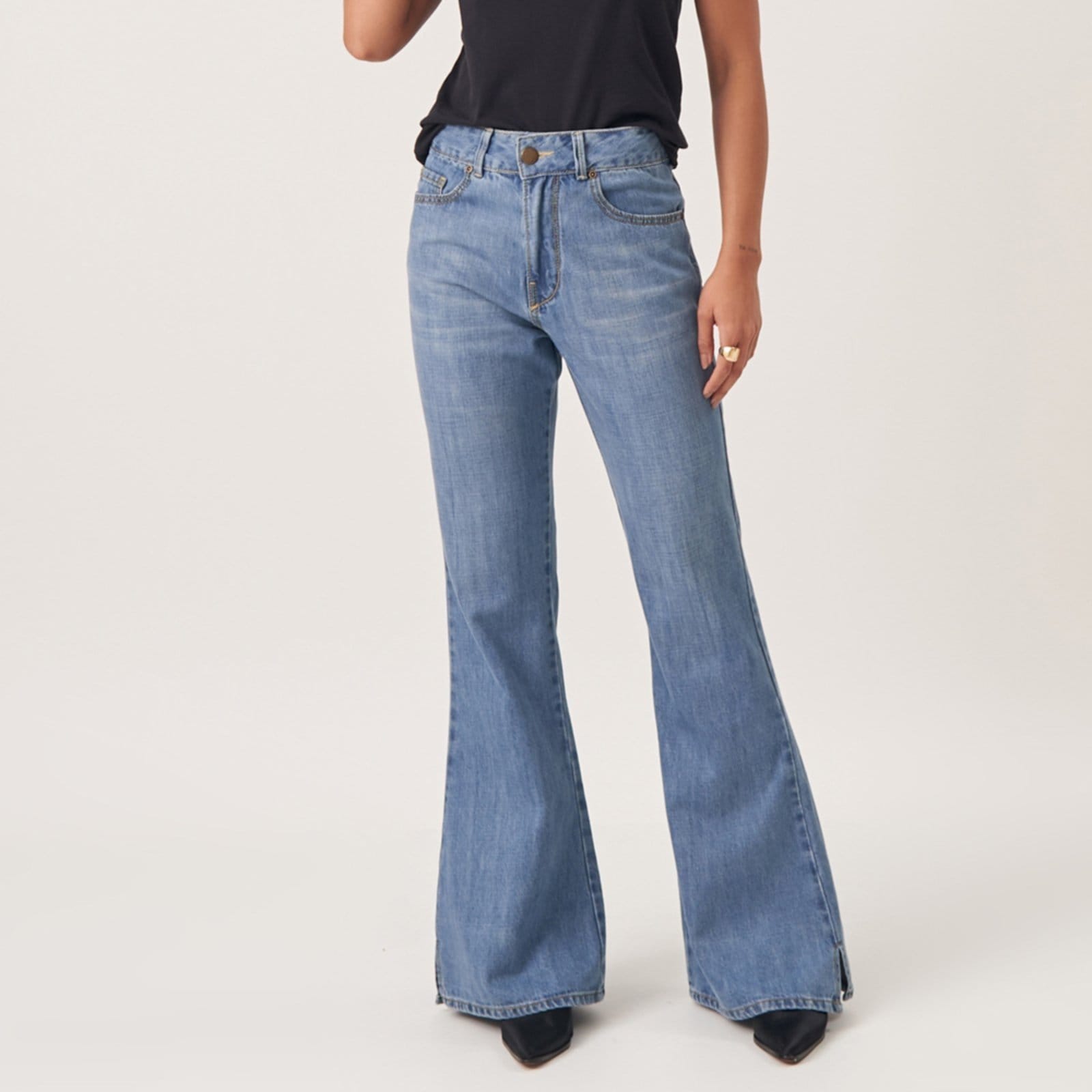 Calça Jeans Flare Fenda Lateral