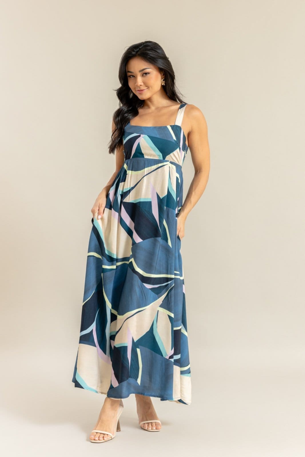 Vista principal Vestido Midi Feminino Estampado Floral com Alças na Cor Lemier Collection LEMIER azul