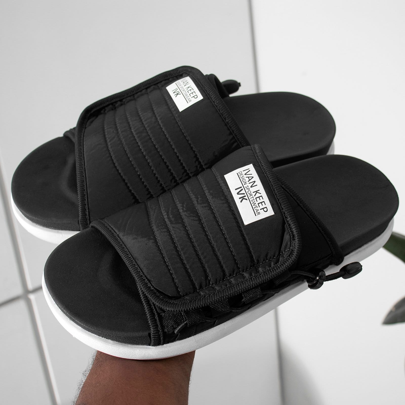 Vista principal Chinelo Masculino Slide Nuvem Anatômico Macio Leve Confortável BREDENI preto