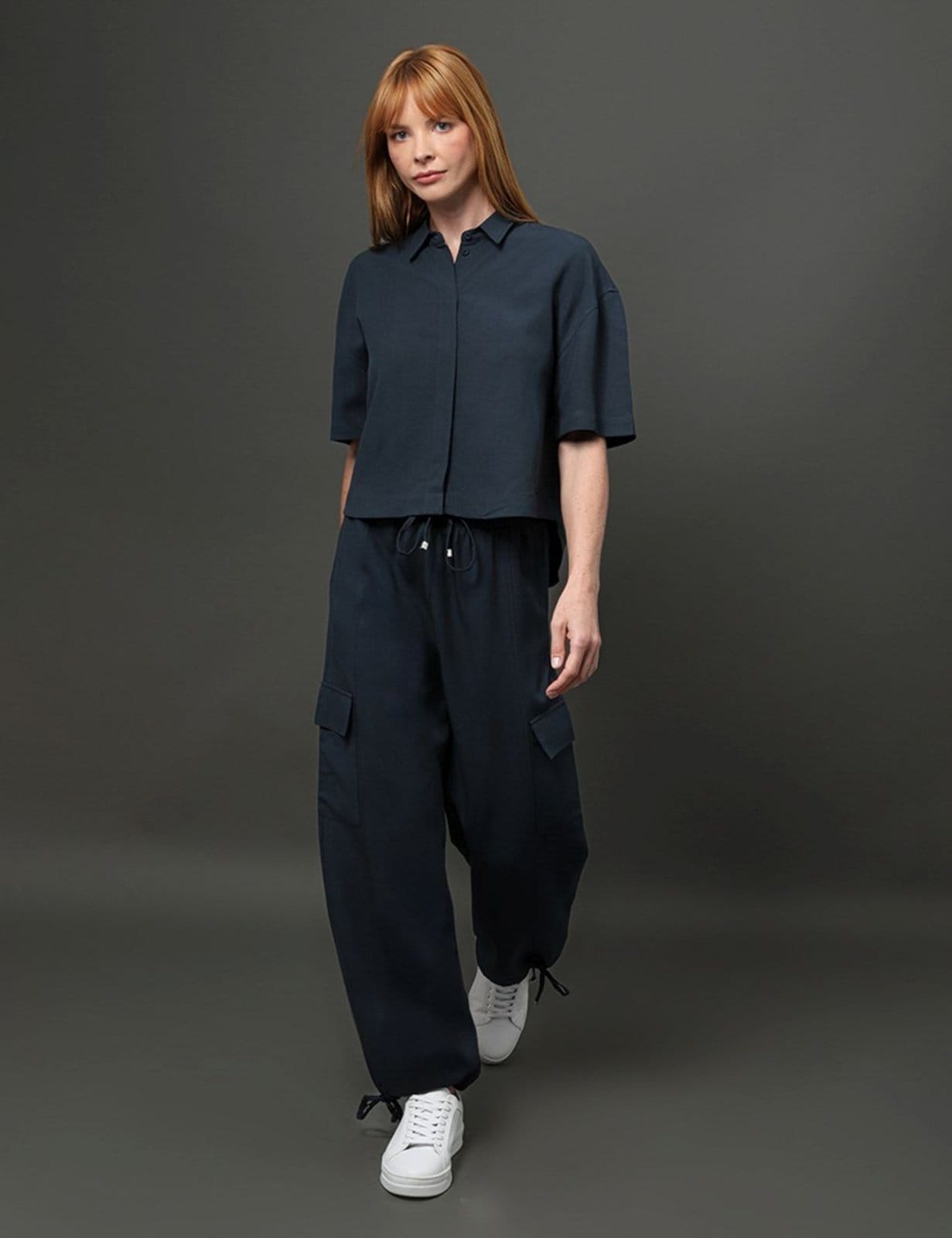 Vista 2 Calça Feminina Cargo Linho Misto Calvin Klein - Marinho Calvin Klein Jeans azul marinho